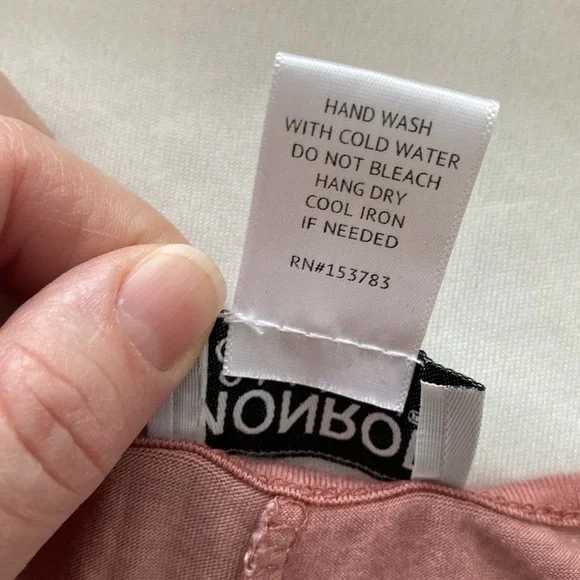 Monroe & Main blouse short sleeves peacock feathers print  shark bite size Large - Picture 7 of 7